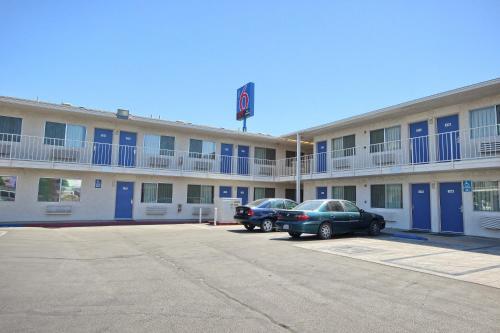 Motel 6 Tulare
