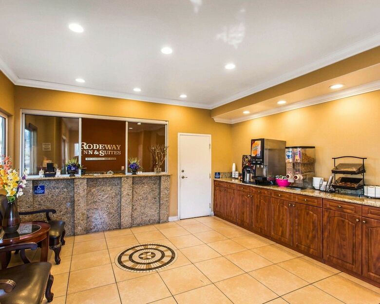 Motel Rodeway Inn & Suites