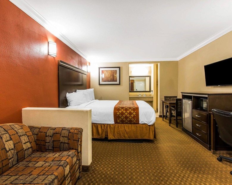Motel Rodeway Inn & Suites