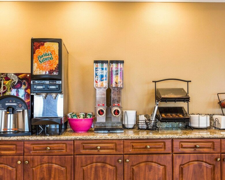 Motel Rodeway Inn & Suites