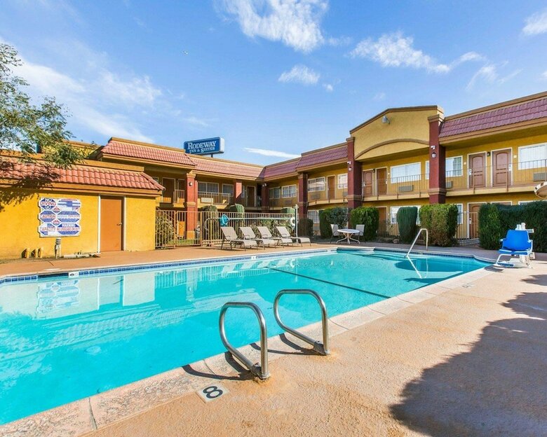 Motel Rodeway Inn & Suites