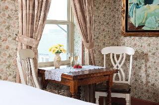 Hostal Dorymans Oceanfront Inn