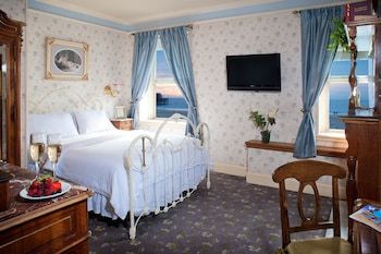 Hostal Dorymans Oceanfront Inn