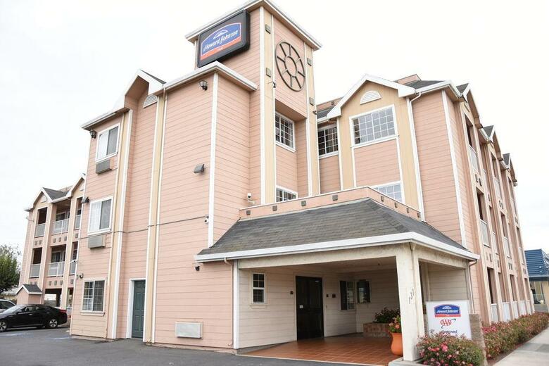 Hotel Howard Johnson Salinas
