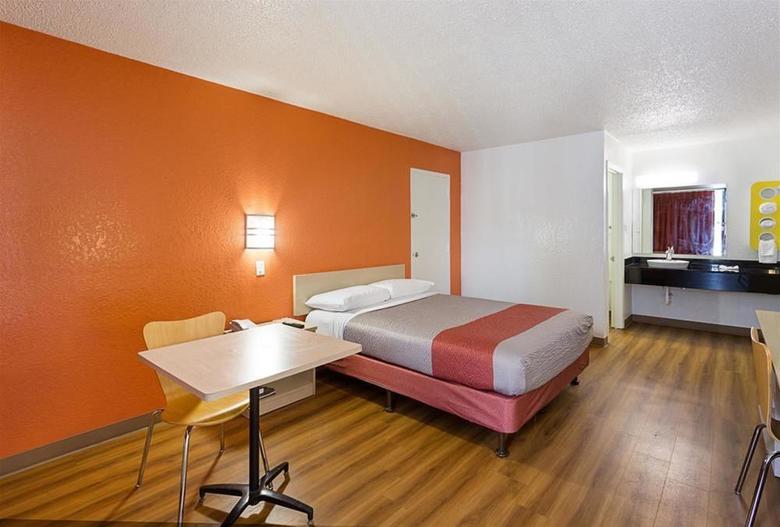 Motel 6 Baton Rouge Southeast