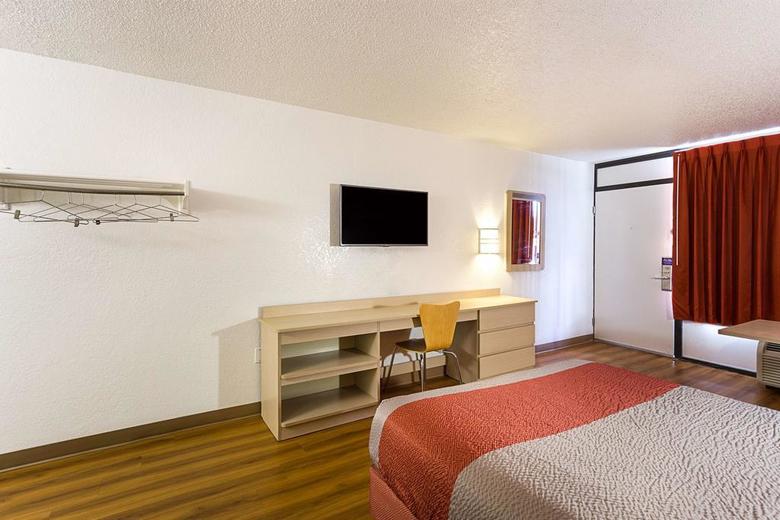 Motel 6 Baton Rouge Southeast