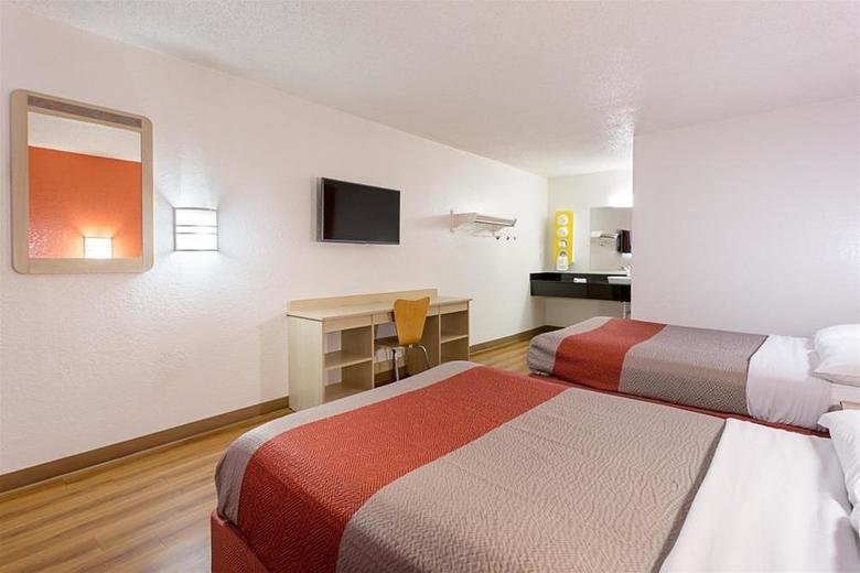 Motel 6 Baton Rouge Southeast