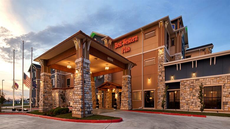 Hotel Best Western Plus Emerald Inn & Suites