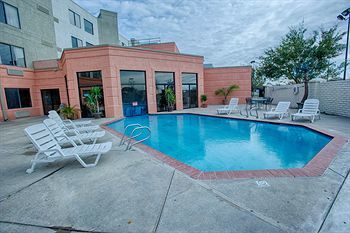 Hotel Northrock Suites