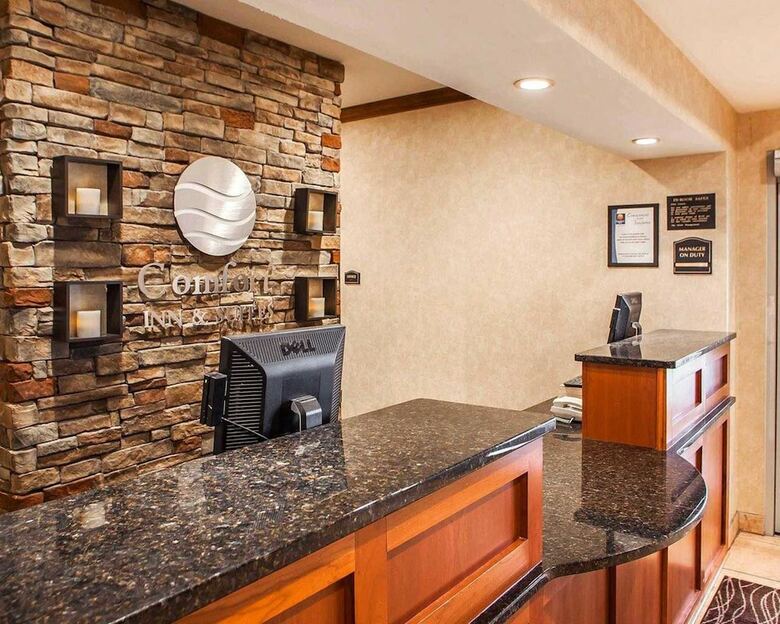 Hotel Comfort Inn And Suites