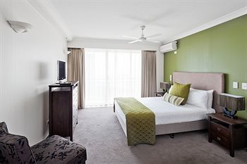 Hotel Mantra Crown Towers