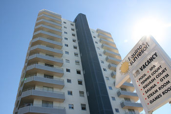 Hotel Breakfree Equinox Resort