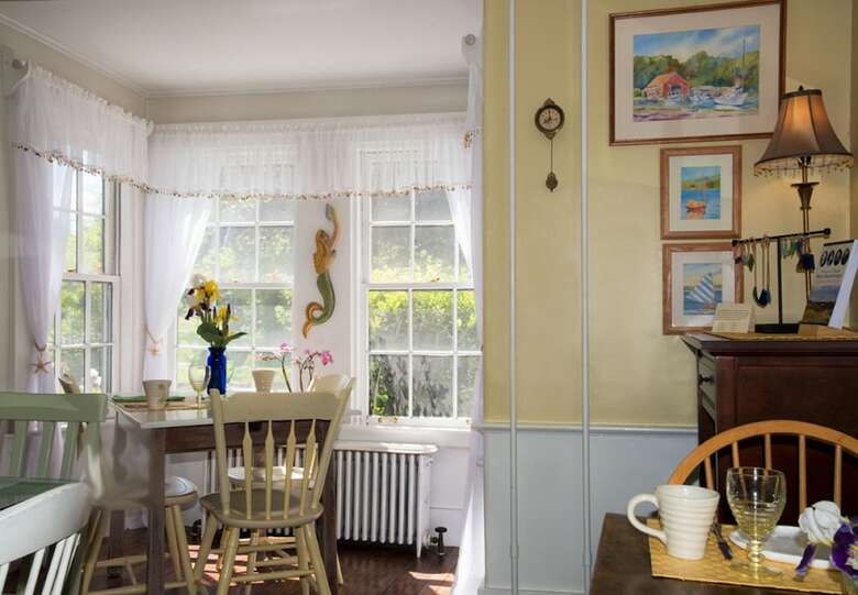 Bed & Breakfast Honeysuckle Hill Inn