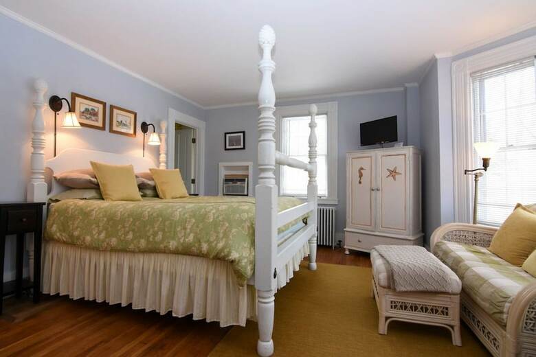 Bed & Breakfast Honeysuckle Hill Inn