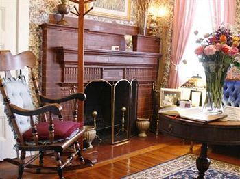 Bed & Breakfast Coolidge Corner Guest House