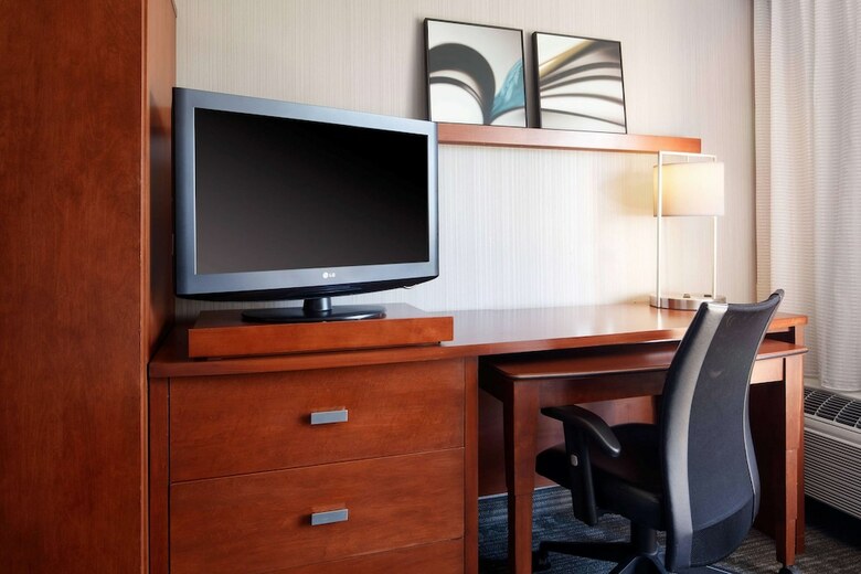 Hotel Courtyard By Marriott Milford