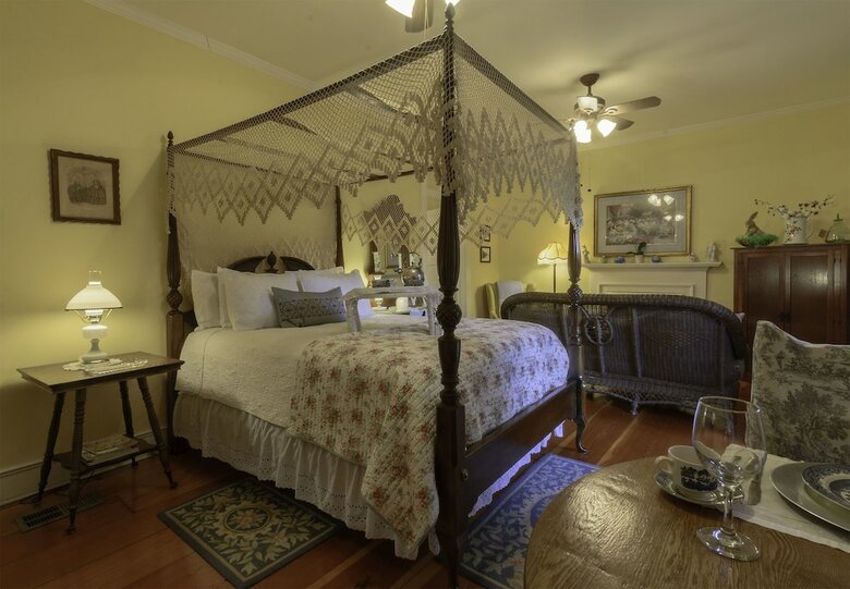 Magnolia Cottage Bed And Breakfast