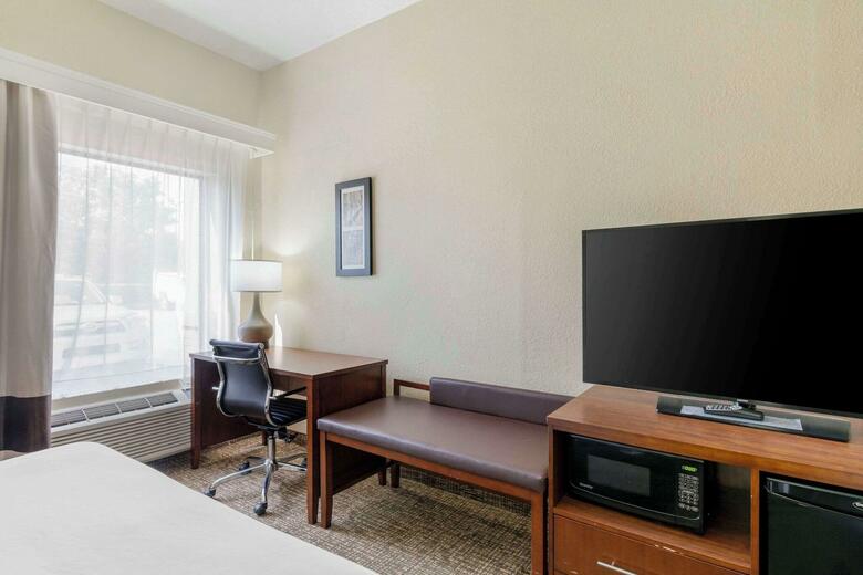 Hotel Comfort Inn & Suites