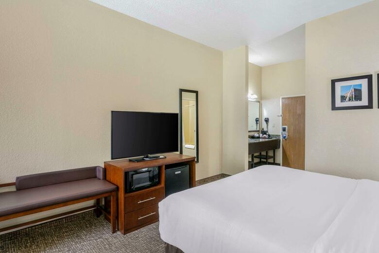 Hotel Comfort Inn & Suites
