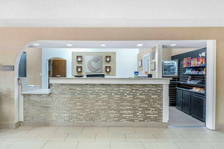 Hotel Comfort Inn & Suites