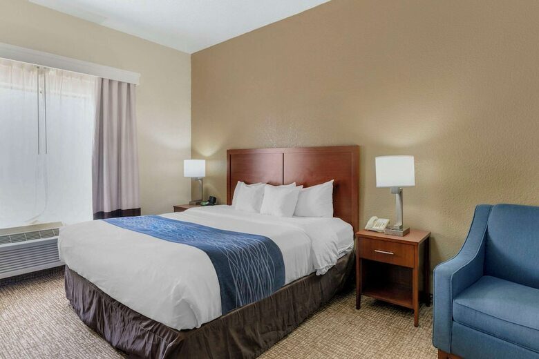 Hotel Comfort Inn & Suites