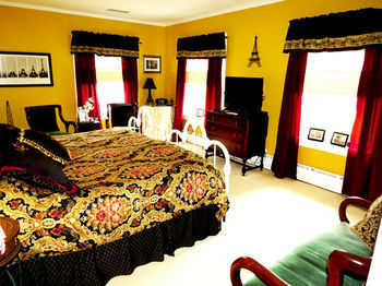 Inn On Crescent Lake Bed And Breakfast