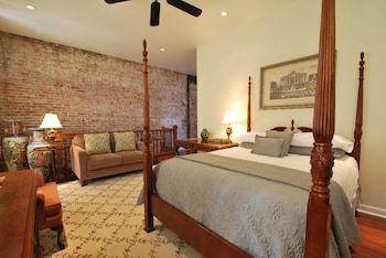 Bed & Breakfast Grand Center Inn
