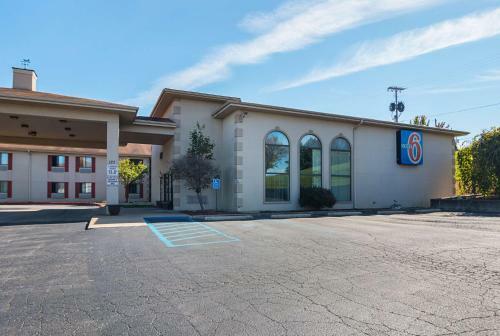 Motel 6 Hannibal Mo