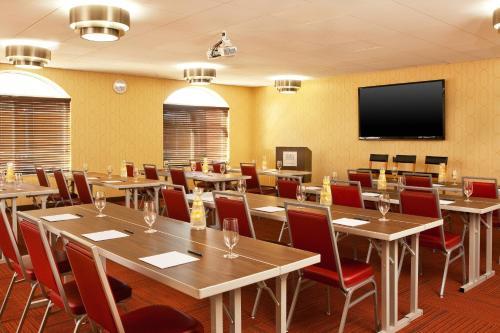 Hotel Four Points By Sheraton Louisville Airport