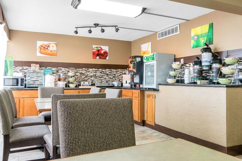Hotel Quality Inn & Suites