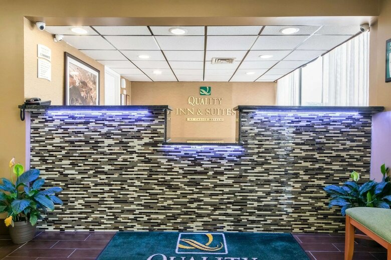 Hotel Quality Inn & Suites