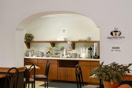 Motel Super 8 Manchester Airport