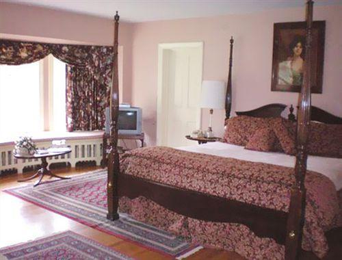 Bed & Breakfast Montague Inn