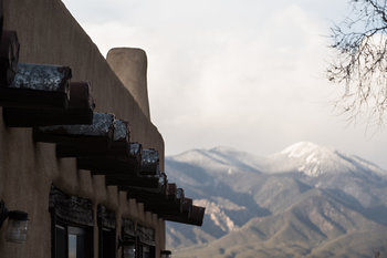 Hotel Sagebrush Inn & Suites