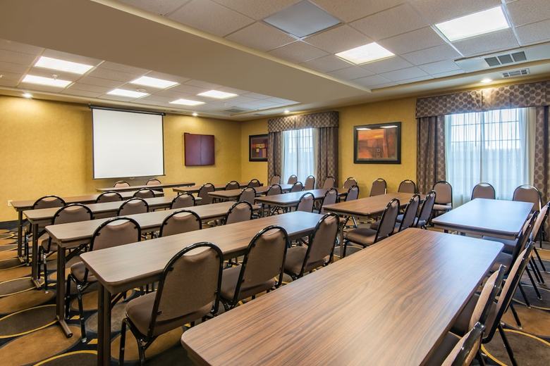 Holiday Inn Express Hotel & Suites Clovis