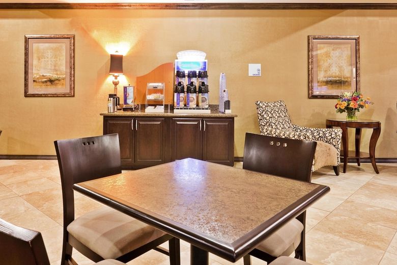 Holiday Inn Express Hotel & Suites Clovis