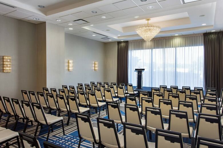 Sheraton Edison Hotel