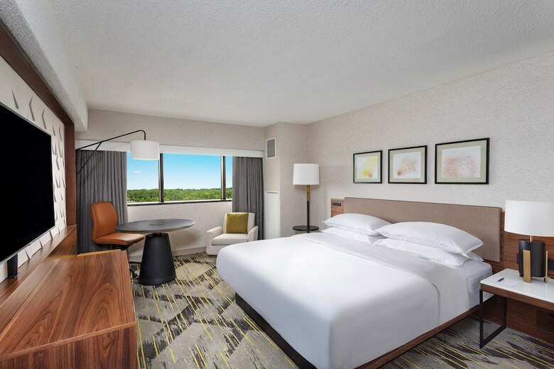 Sheraton Edison Hotel