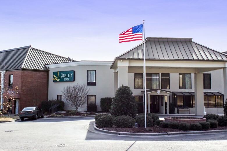 Hotel Quality Inn And Suites