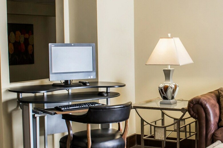 Hotel Quality Inn And Suites