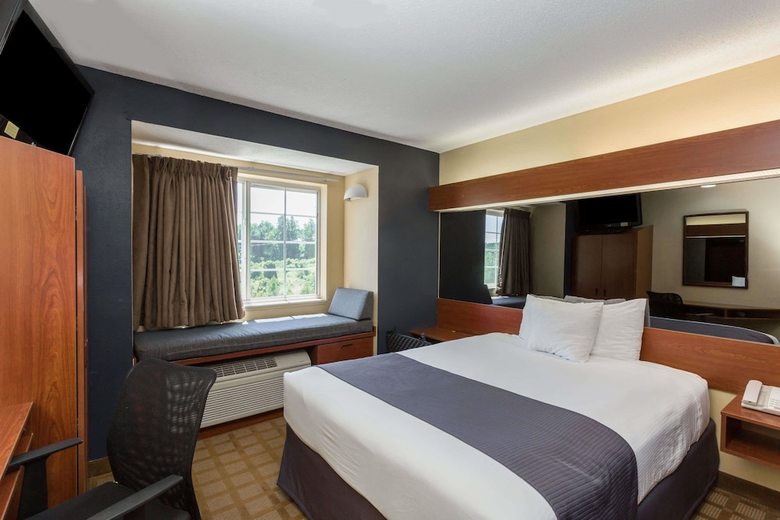 Hotel Microtel Inn & Suites By Wyndham Hillsborough