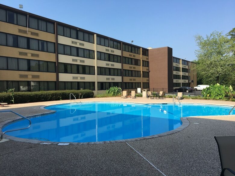 Clarion Hotel Airport & Conference Center