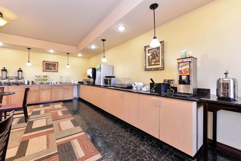 Hotel Quality Inn & Suites