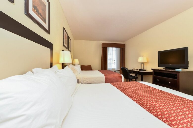 Hotel Quality Inn & Suites