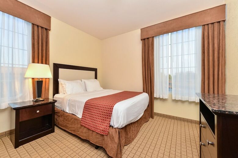 Hotel Quality Inn & Suites