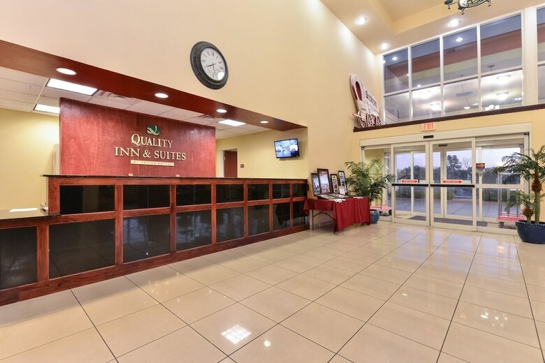 Hotel Quality Inn & Suites