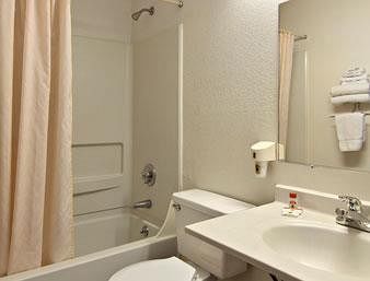 Hotel Super 8 Franklin/middletown Area