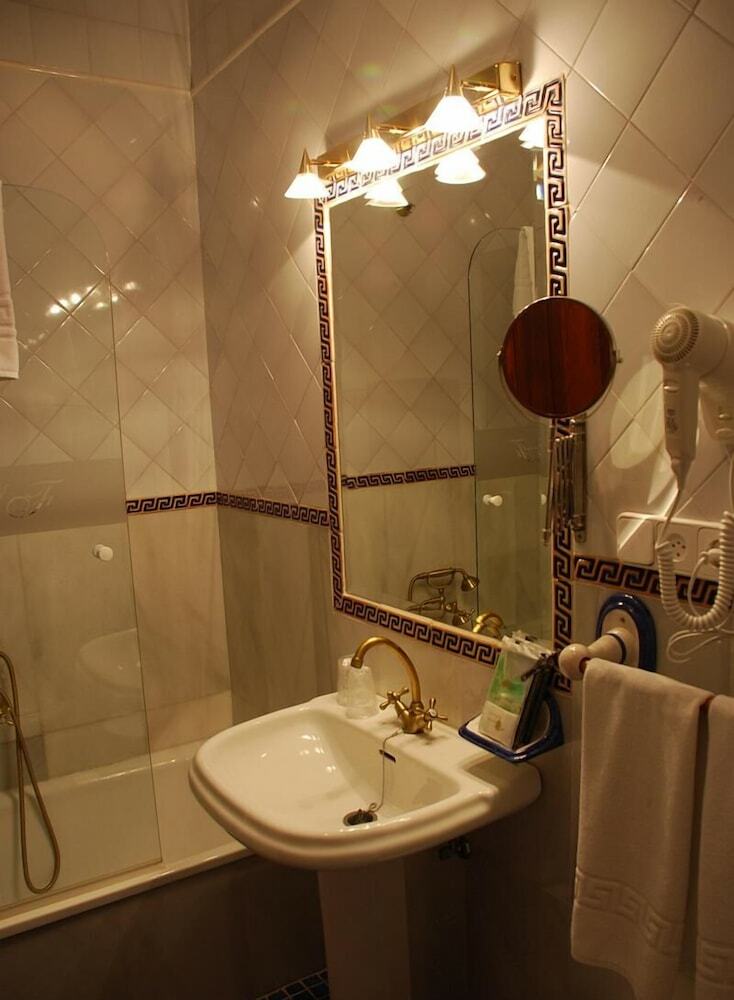 Hotel Alvar Fa�ez