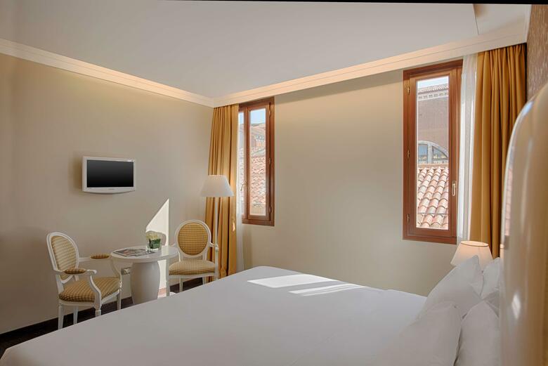 Hotel NH Venezia Santa Lucia