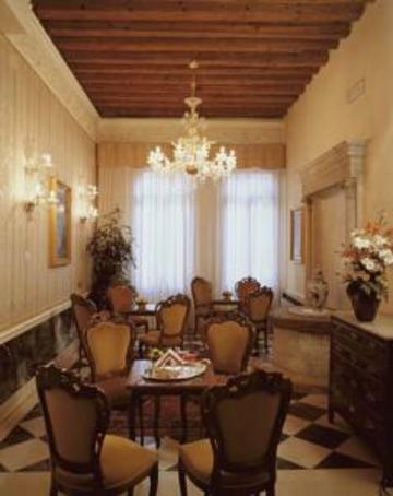 Hotel NH Venezia Santa Lucia